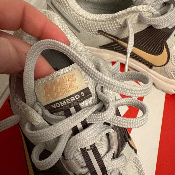 Nike Zoom Vomero 5
Light Bone Ironstone (Women's) - Picture 8 of 10